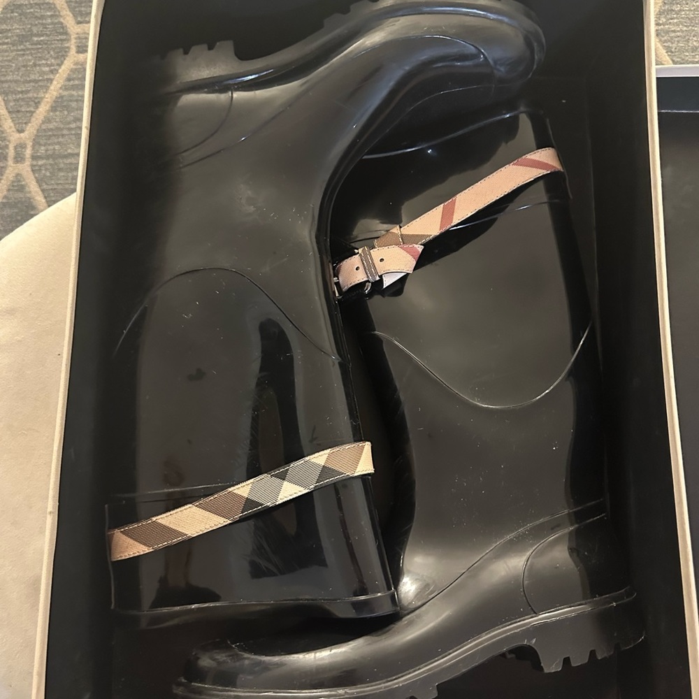 Burberry rain boots worn couple of times.